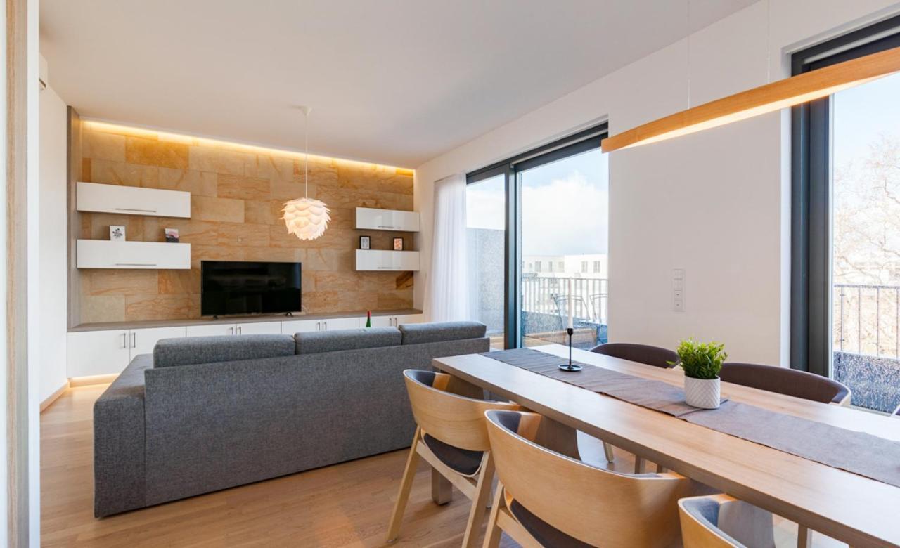 리시덴츠 암 츠스윙 드레스덴 외부 사진 A living room in a modern apartment